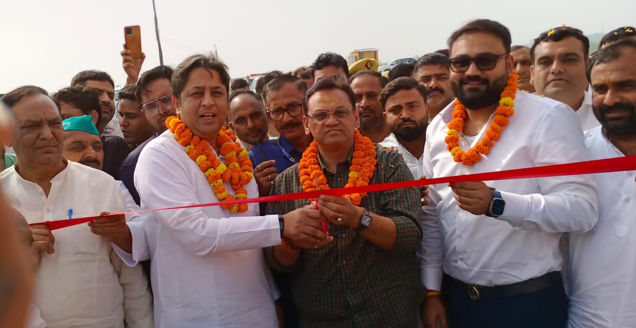 Makhdoompur and Garh Ganga Ghat started resonating with the slogan of Har Har Gange.