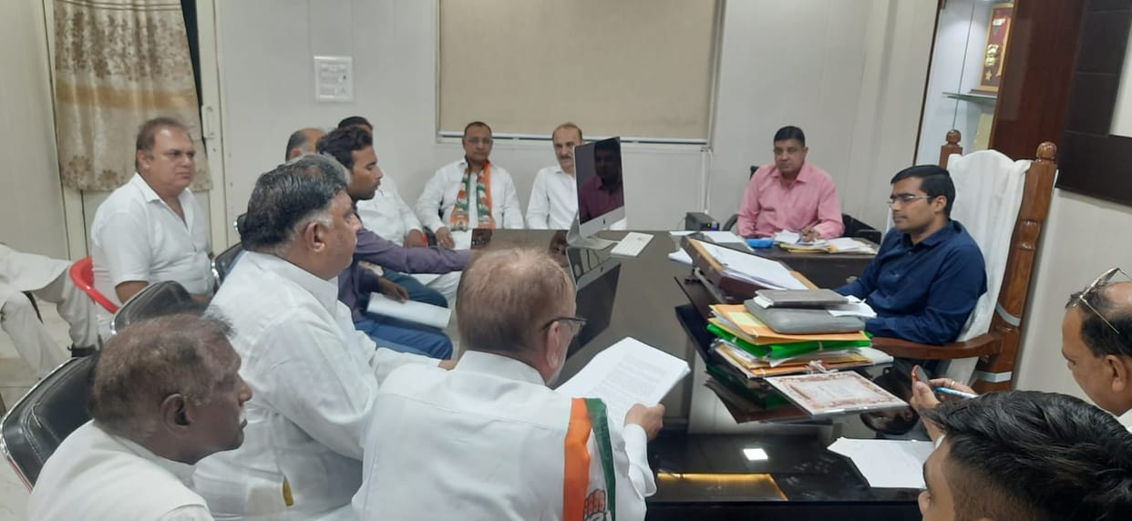 Demonstration of Congressmen against conversion fee and house tax