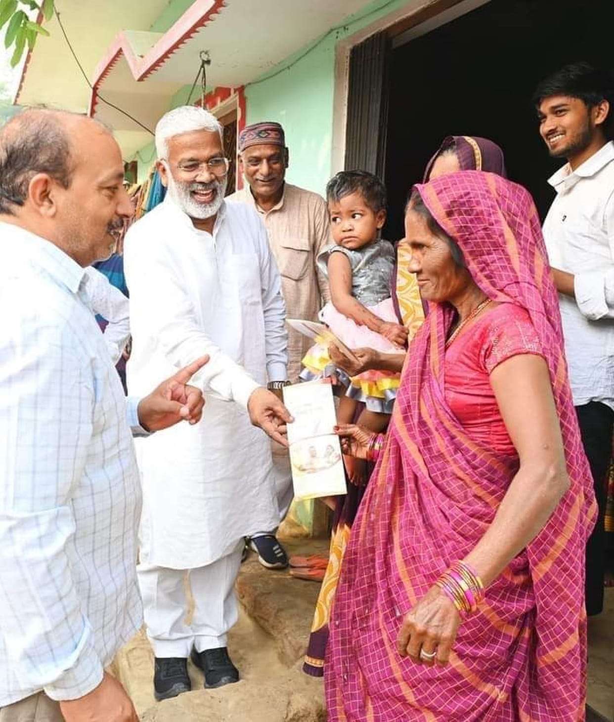 Photo of ADO Panchayat campaigning with the minister goes viral
