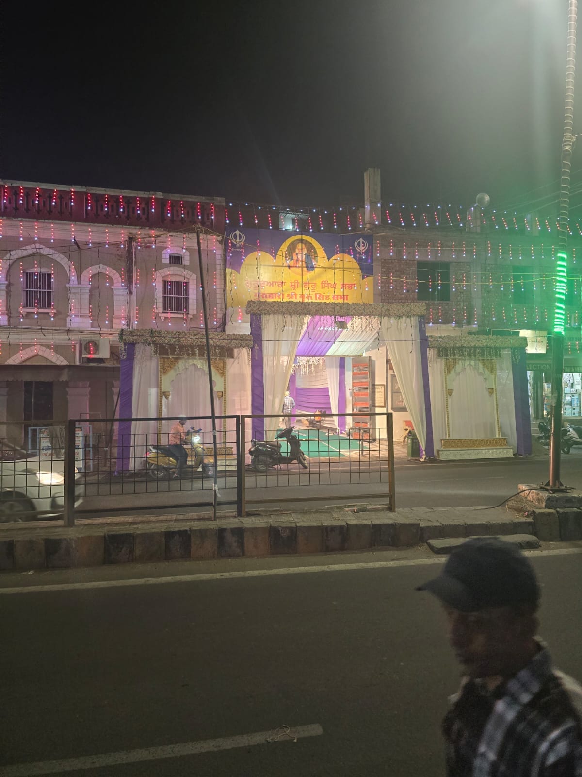 Chola Sahib changed color from saffron to spring after eight years