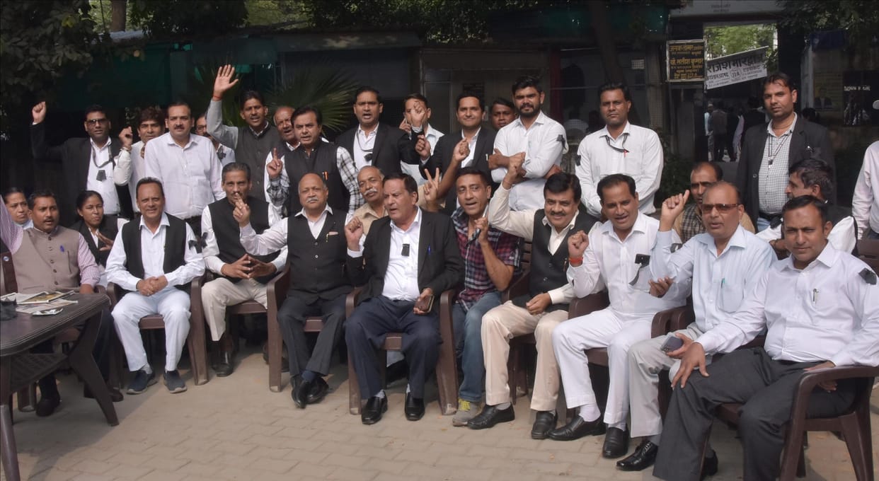 Advocates of the district abstained from judicial work