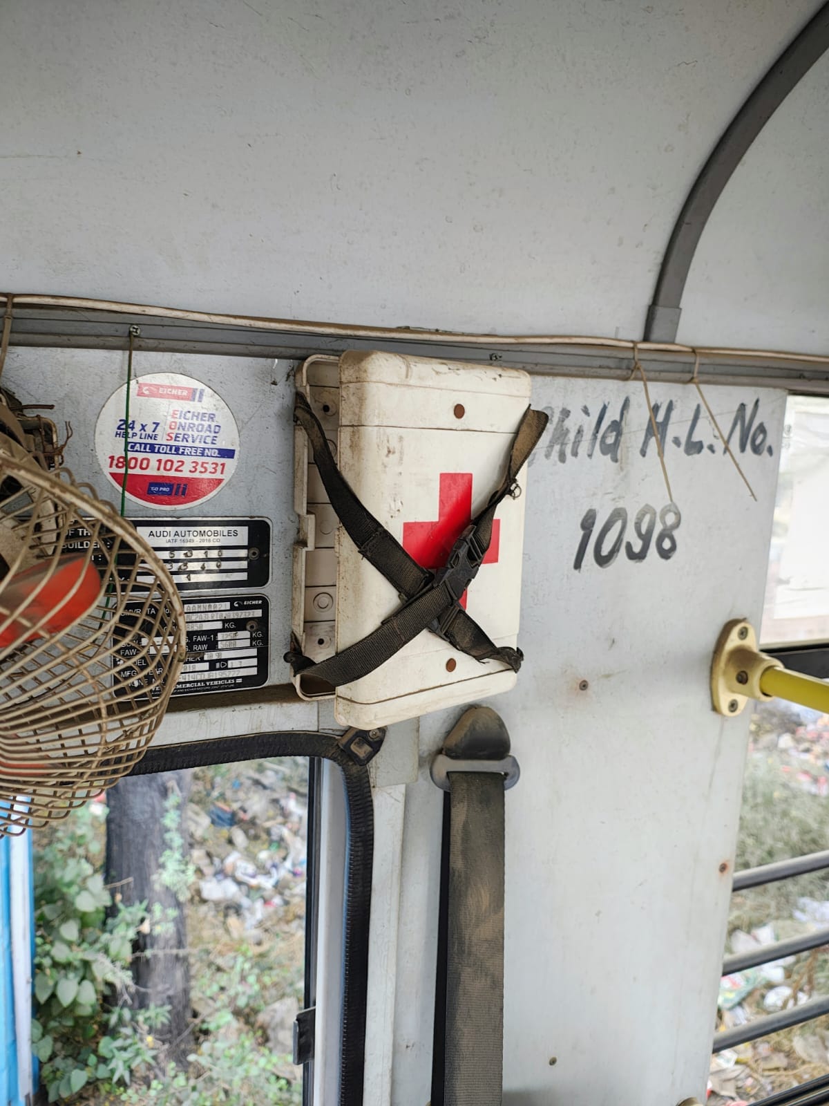 Dumper hits school bus, major accident averted