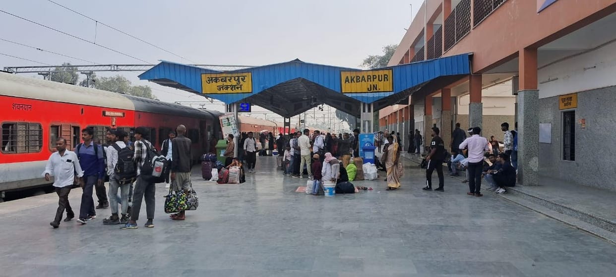 Waiting for trains at the station increases problems for passengers