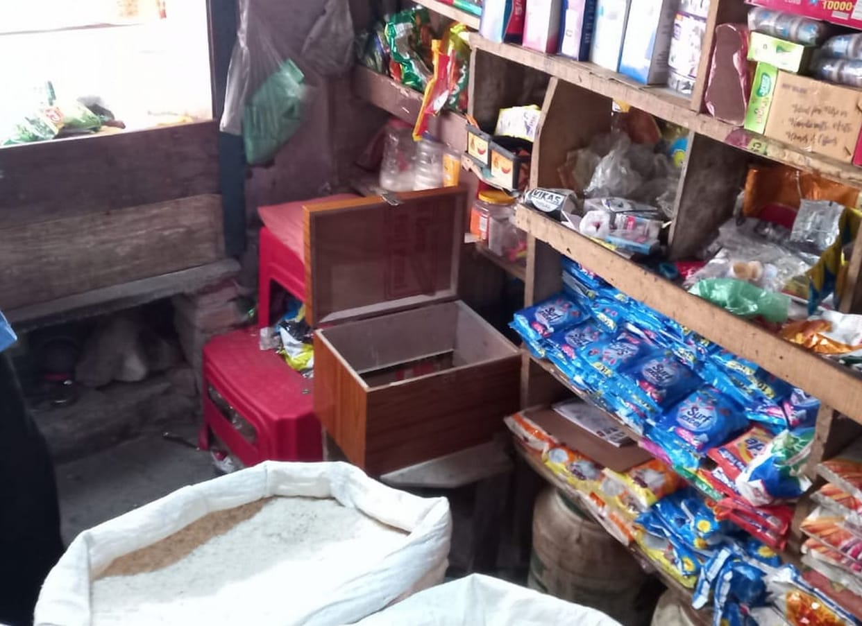 Cash and goods worth 40 thousand stolen from grocery store