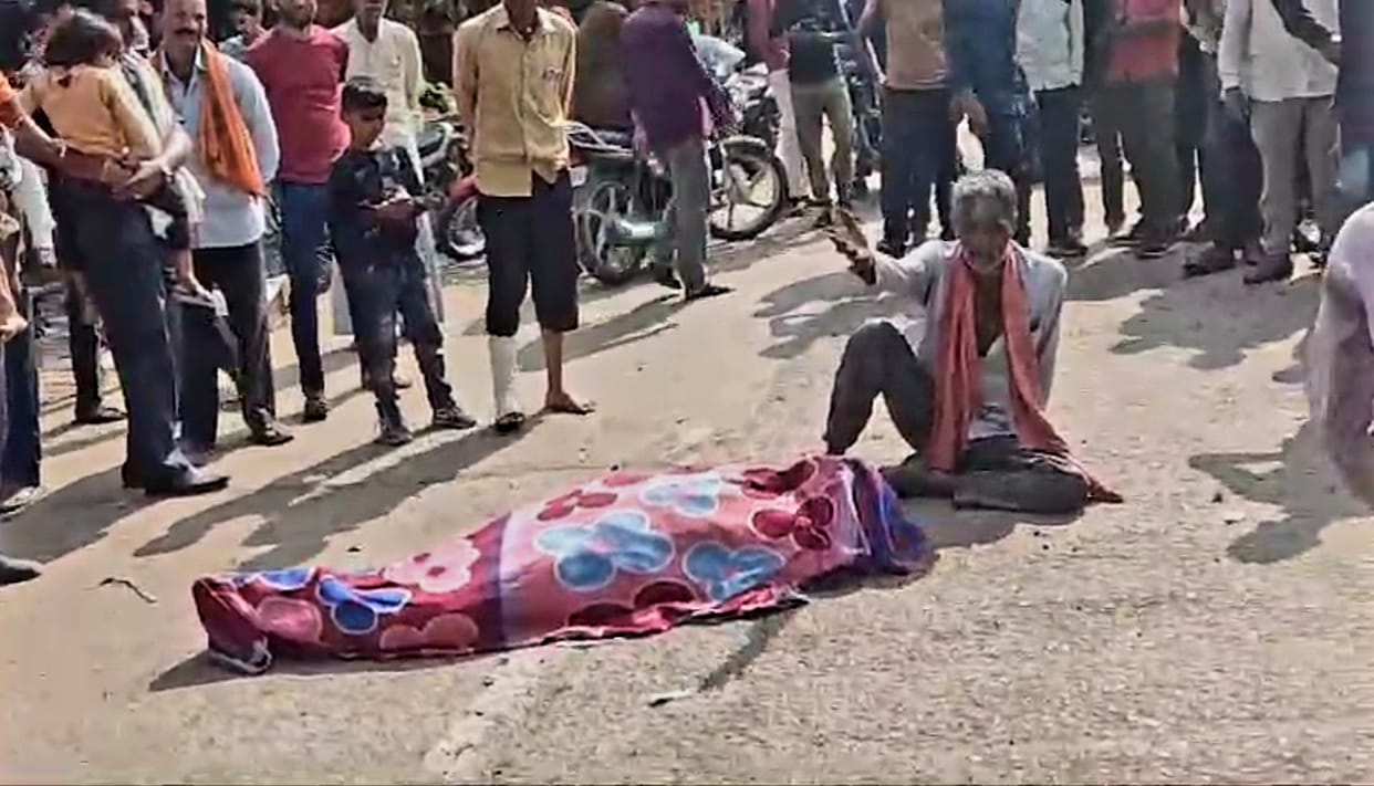 Woman falls from bus, dies; angry family members block road by placing dead body..