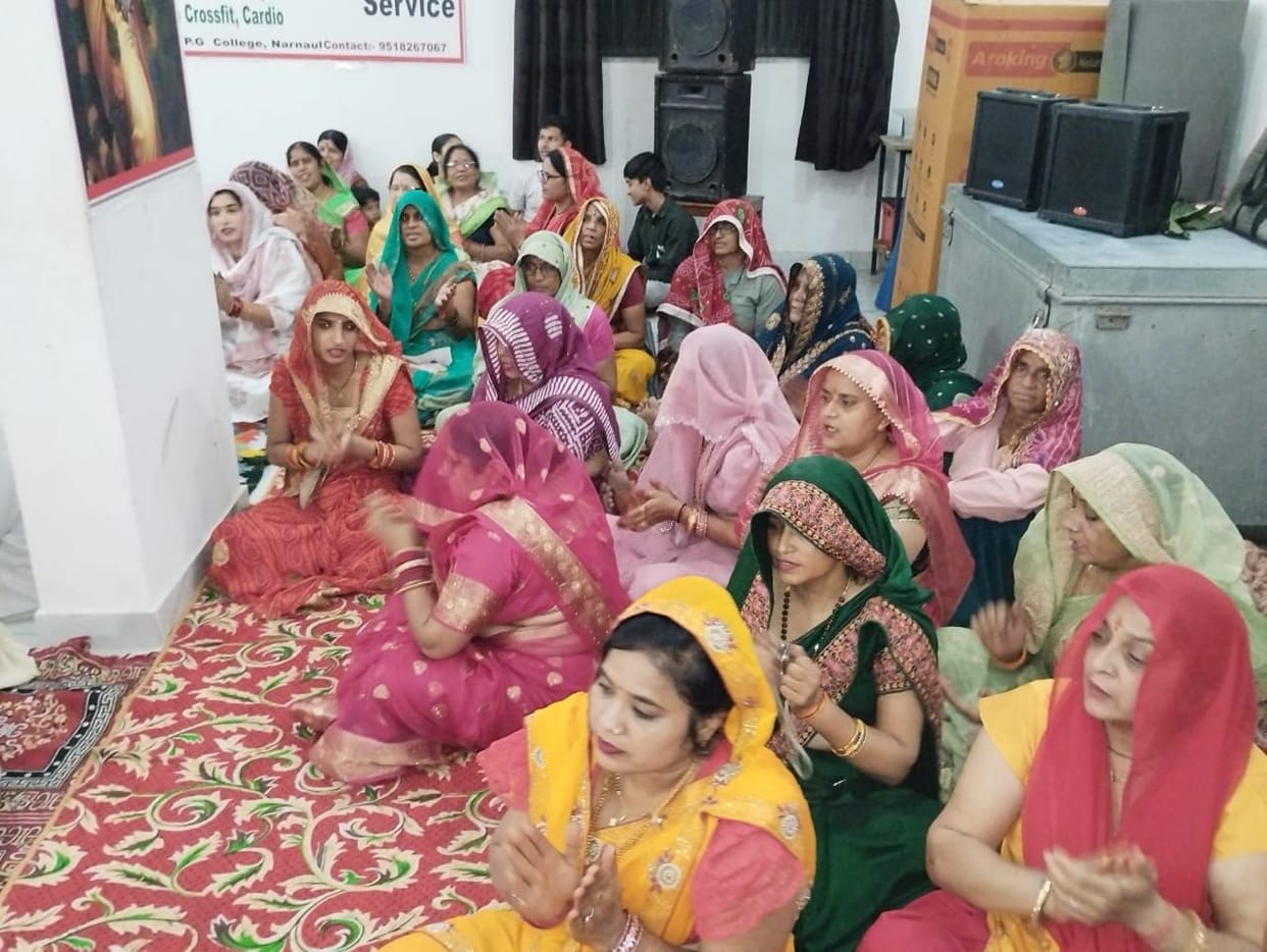 Devotees danced to the hymns