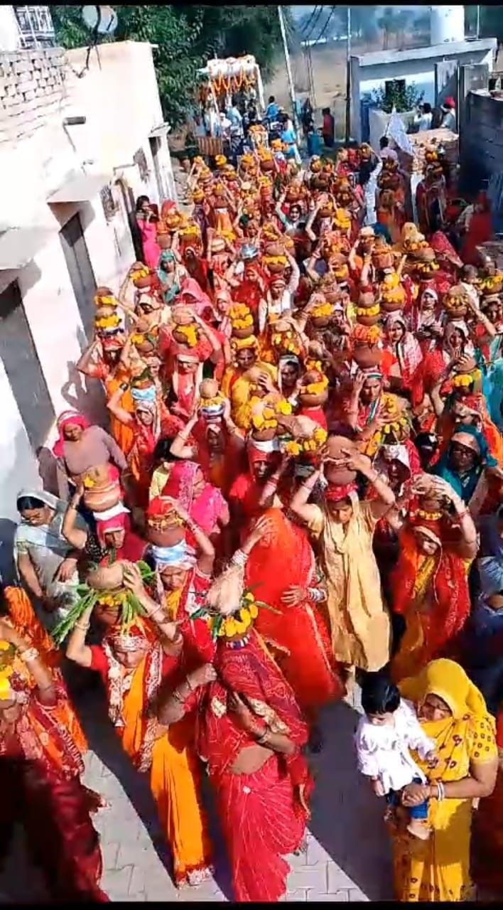 151 women took out Kalash Yatra on the installation of the statue