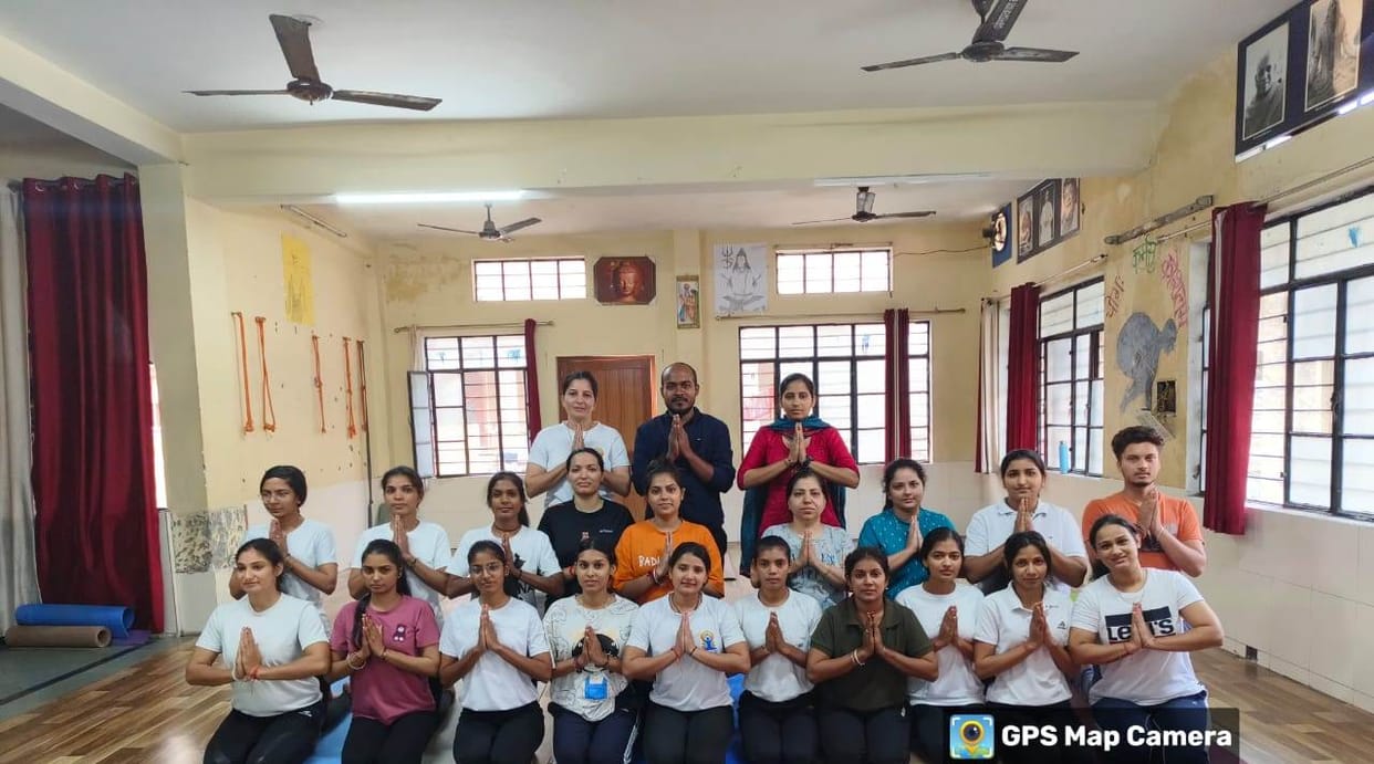 Girls students did four day educational tour in Haridwar and Rishikesh