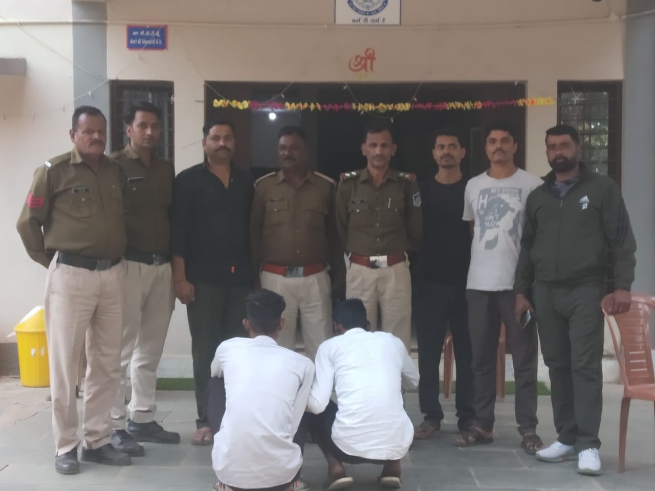 पुलिस गिरफ्त में आरोपी