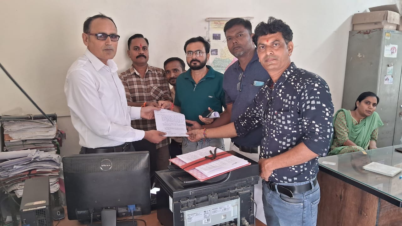 सिरोही। खाद्य सुरक्षा लाभार्थी व बीपीएल परिवारों के लोगों से केवाईसी के नाम पर पैसे वसूलने से भ