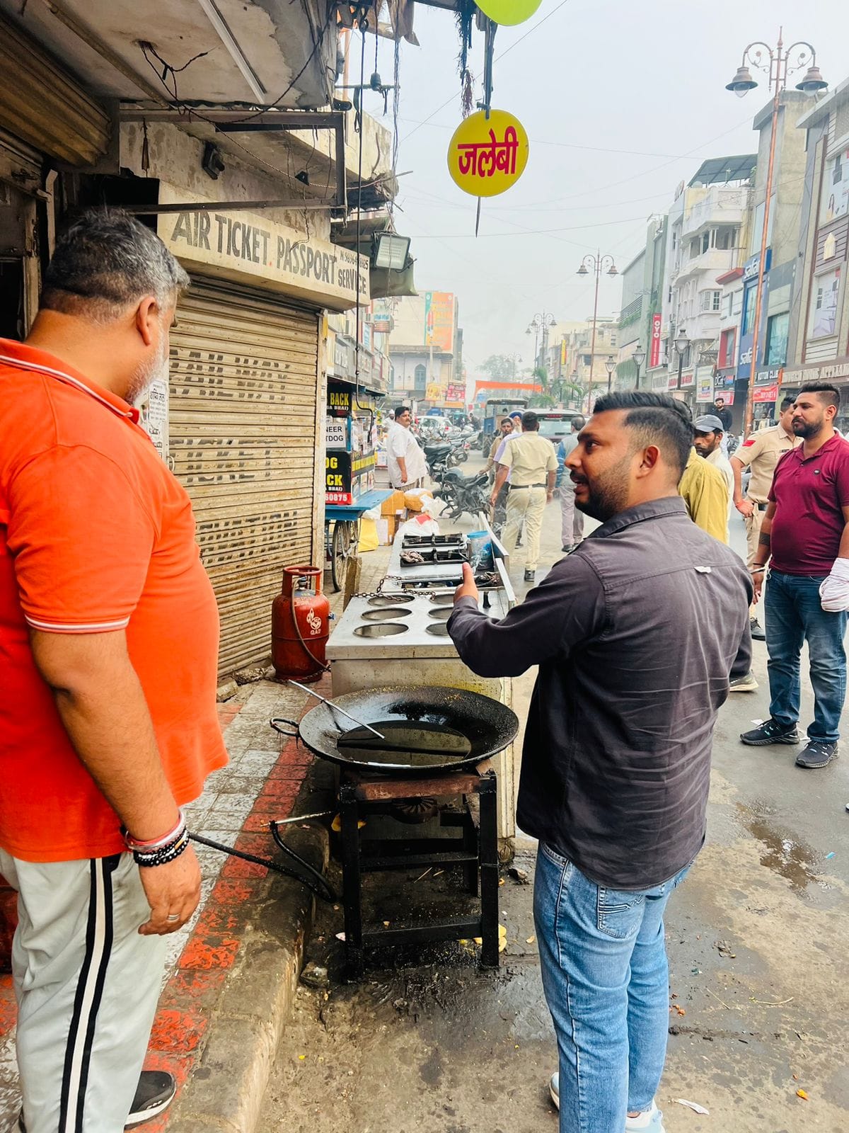 Shopkeepers clashed with sanitation inspector and protested