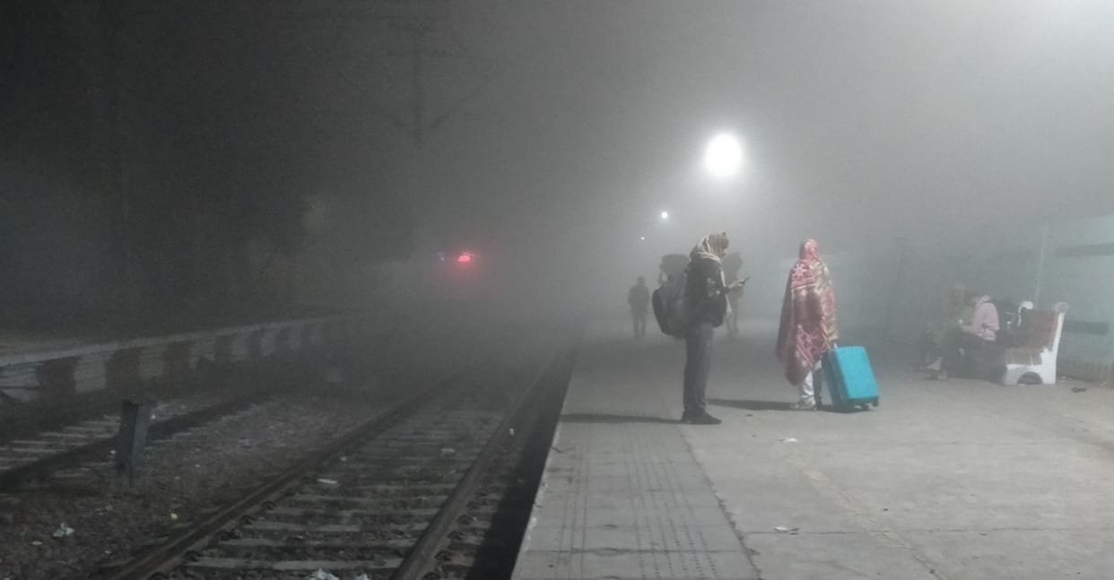 Fog stopped the speed of express and passenger trains, 6 trains arrived late