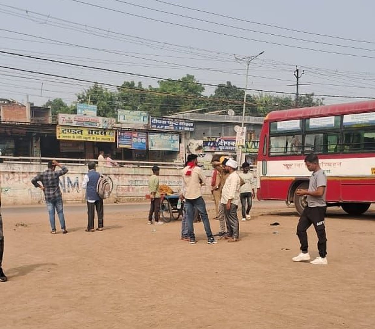 Passengers kept wandering around waiting for buses at Akbarpur bus stand