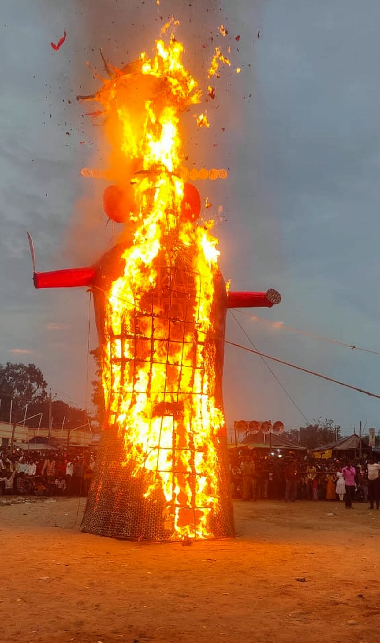 Ravana's effigy was burnt by the fire arrow shot from Shri Ram's bow