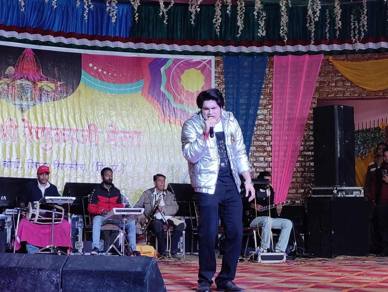 There was a fire in the month of Sawan.., and my head is very cute.., the song stole the show.