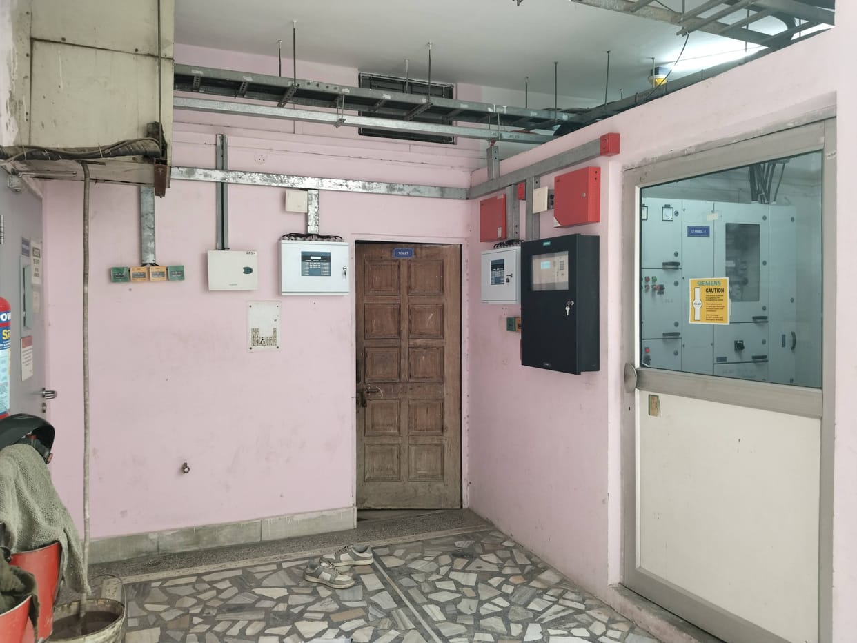 Airtel exchange technician held hostage at gunpoint, equipment looted