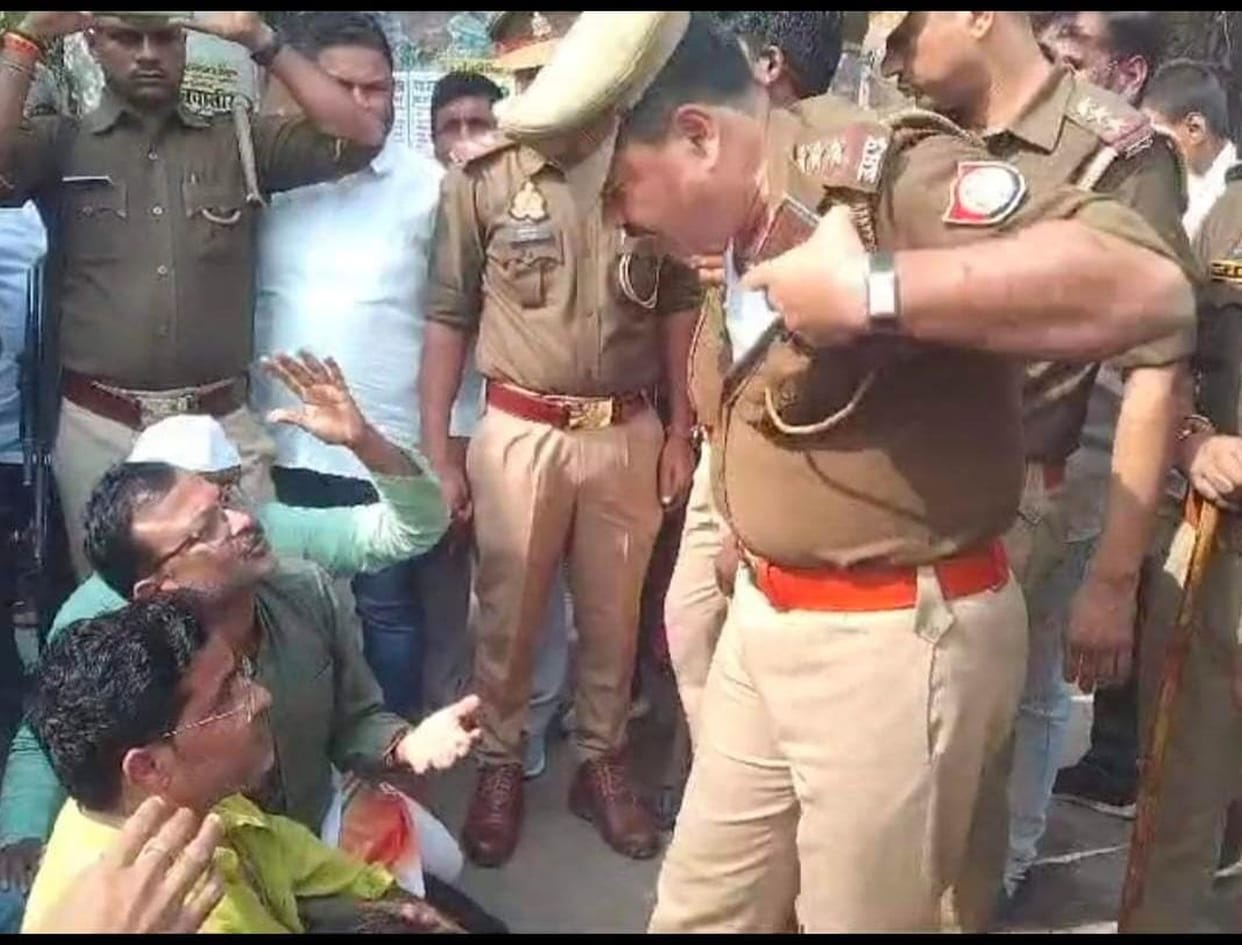 Kotwal clashed with Congressmen, tore his uniform