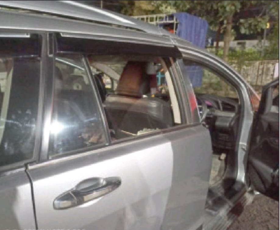 Sagar : Galla trader stopped to eat Mangodi on way, by then thief broke glass of his car and crossed 10 lakhs