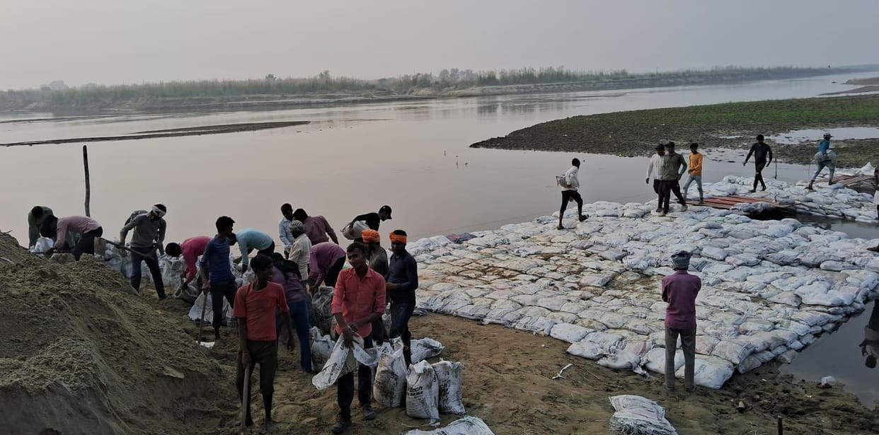 Preparations for the temporary bridge being built at Brahmachari Ghat inspected