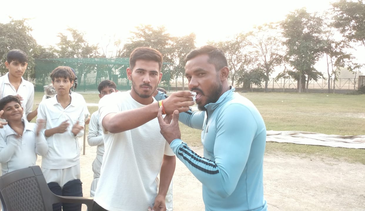 Record made on Guru's birthday, cut the cake after reaching the ground