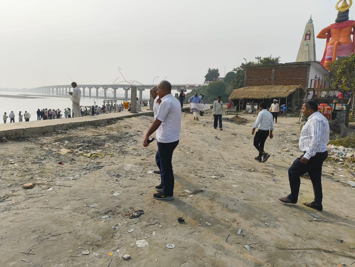 Piles of dirt on the ghat, how will the devotees take bath?