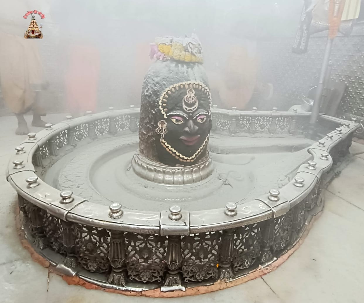 On Vaikuntha Chaturdashi, devotees kept looking at Baba Mahakal dressed like this in Bhasmarti