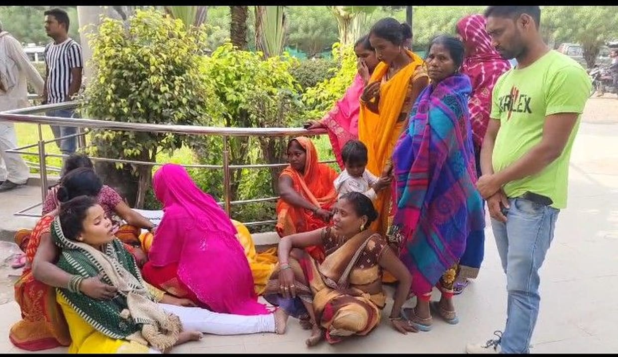 Young man dies in medical college, family members create ruckus
