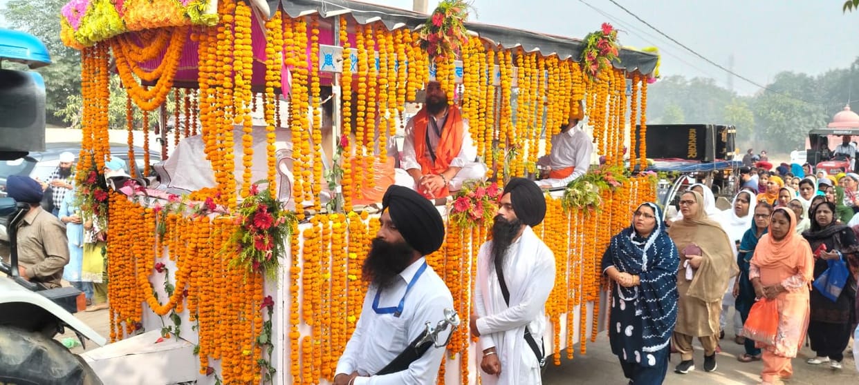 City kirtan taken out on the occasion of Prakash Utsav of Guru Nanak Dev