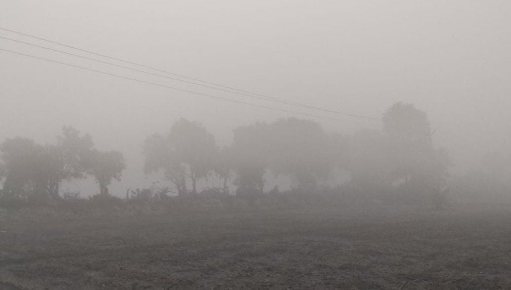 No relief from fog, AQI crossed 400 on Thursday