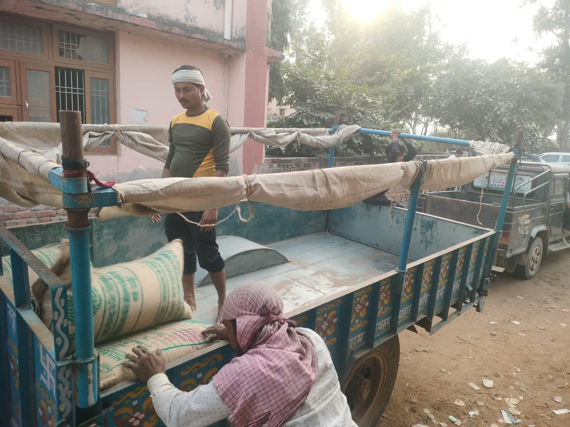 Farmers returned empty handed in the morning, 280 quintal seeds distributed in the afternoon