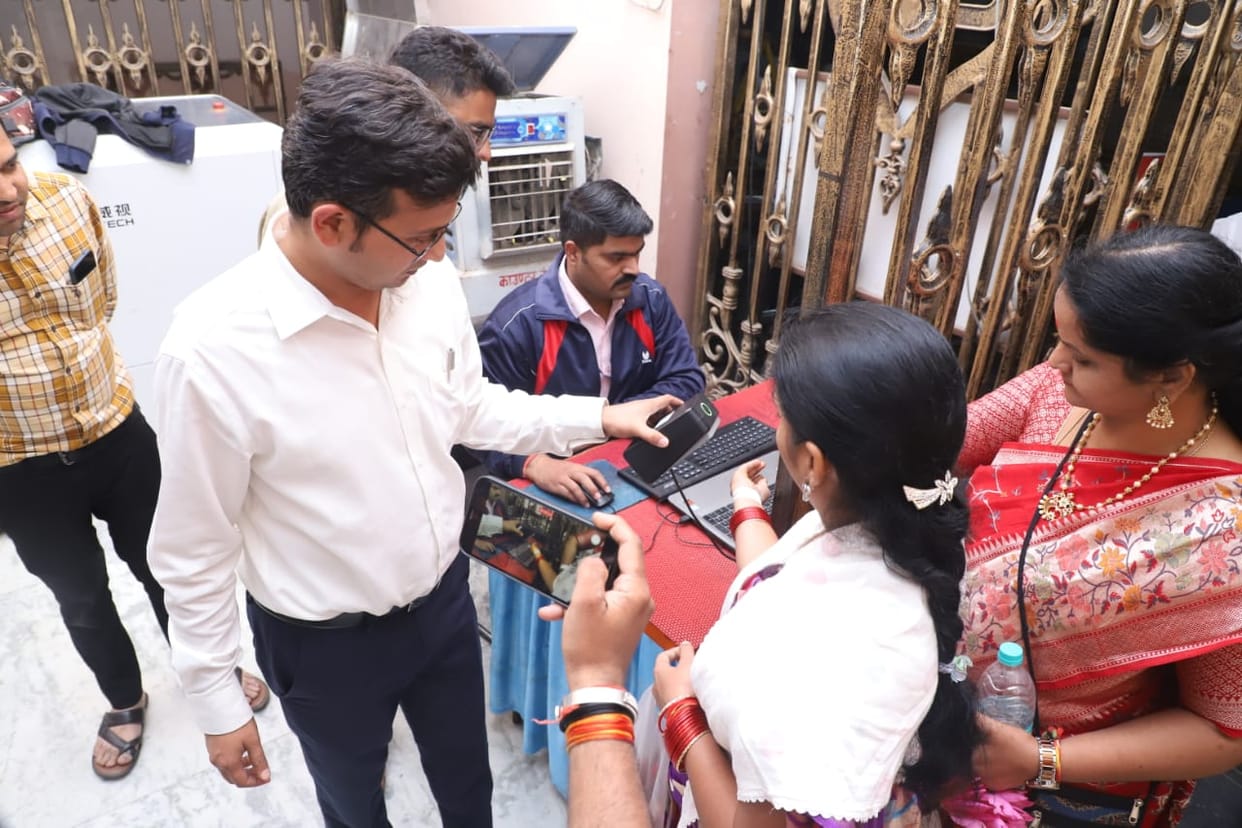 The system of wrist bands started in Bhasmarti from today Collector inspected new process of incineration