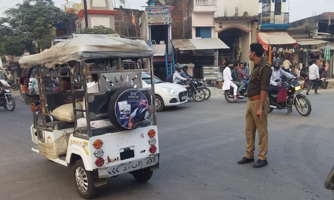 Route diverted, passengers went to Lucknow by trains