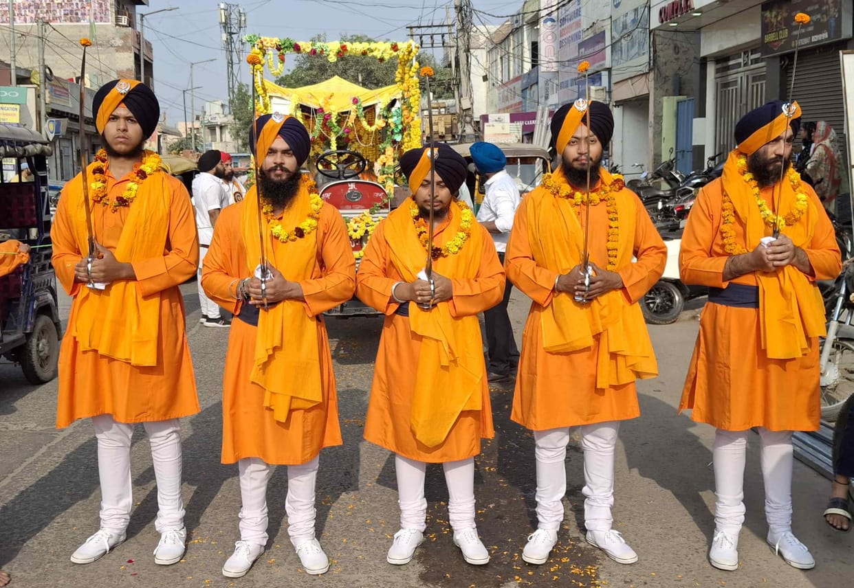 Prakash Utsav celebrated with pomp, procession taken out in the city