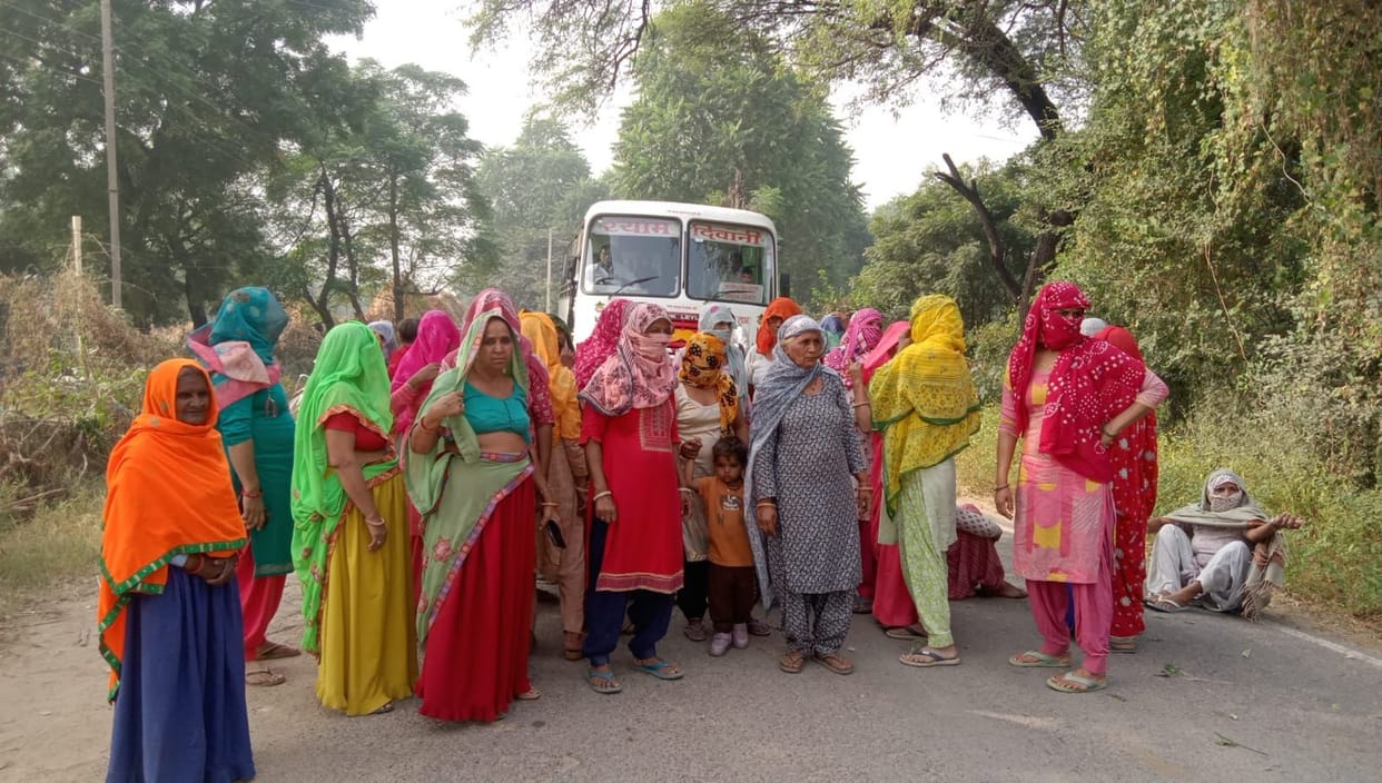 Johar's dirty water was not being drained, women blocked the road for two hours