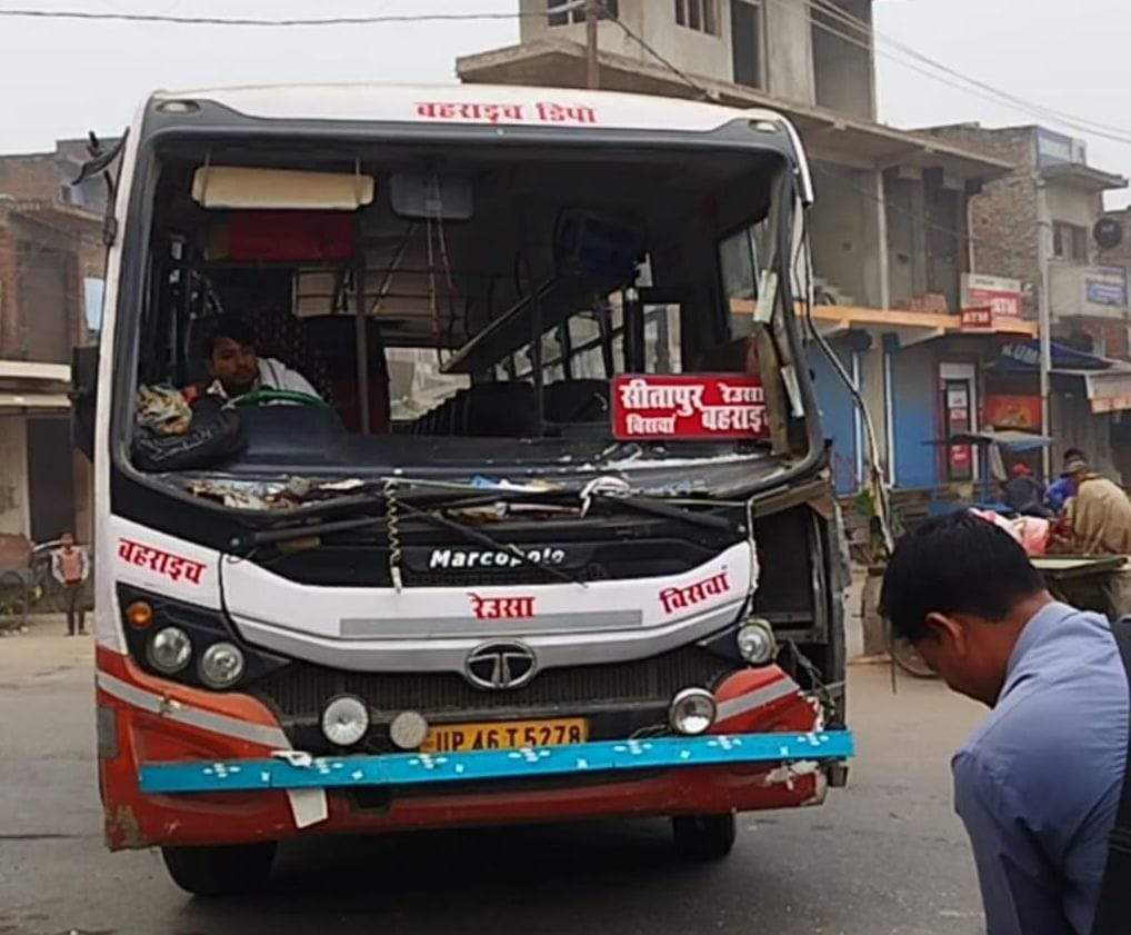 Bus coming from Bahraich collides with truck, two injured