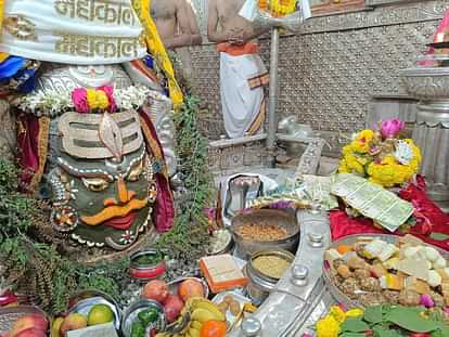 Ujjain Mahakal Bhasma Aarti Today Photos Baba Mahakal decoration on Kartik Purnima Mahakaleshwar Temple