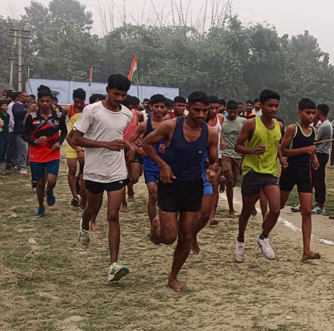 Sadanand tops in block level marathon race