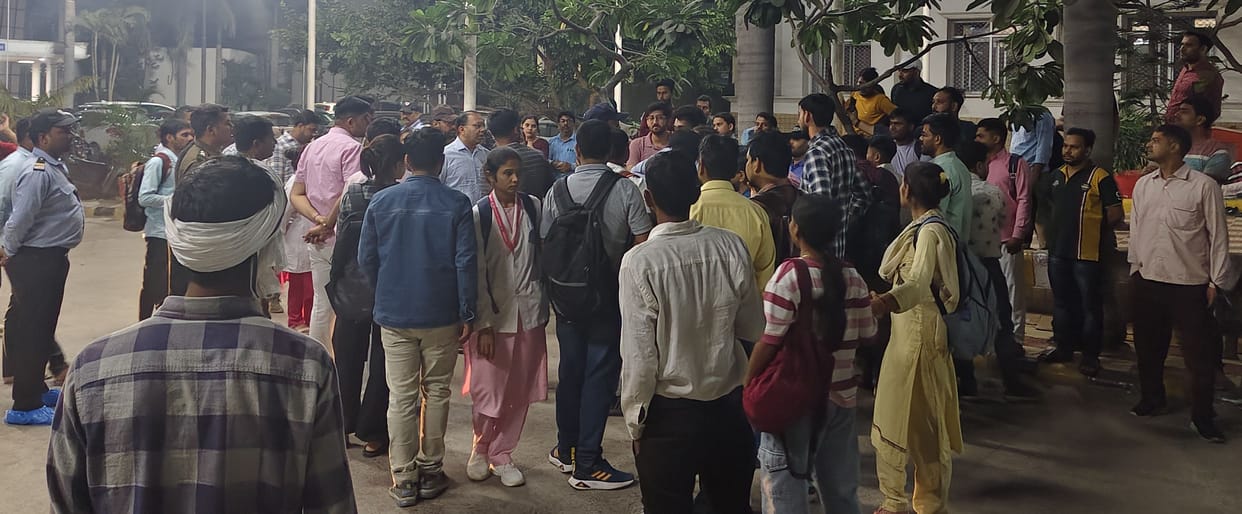 Fighting, commotion between junior doctor and staff nurse in Lohia Institute