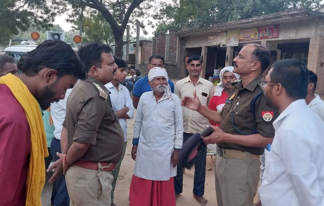 Uproar over the dispute over burying the dead body of an elderly person, angry people clash with the police, attempt to create a traffic jam