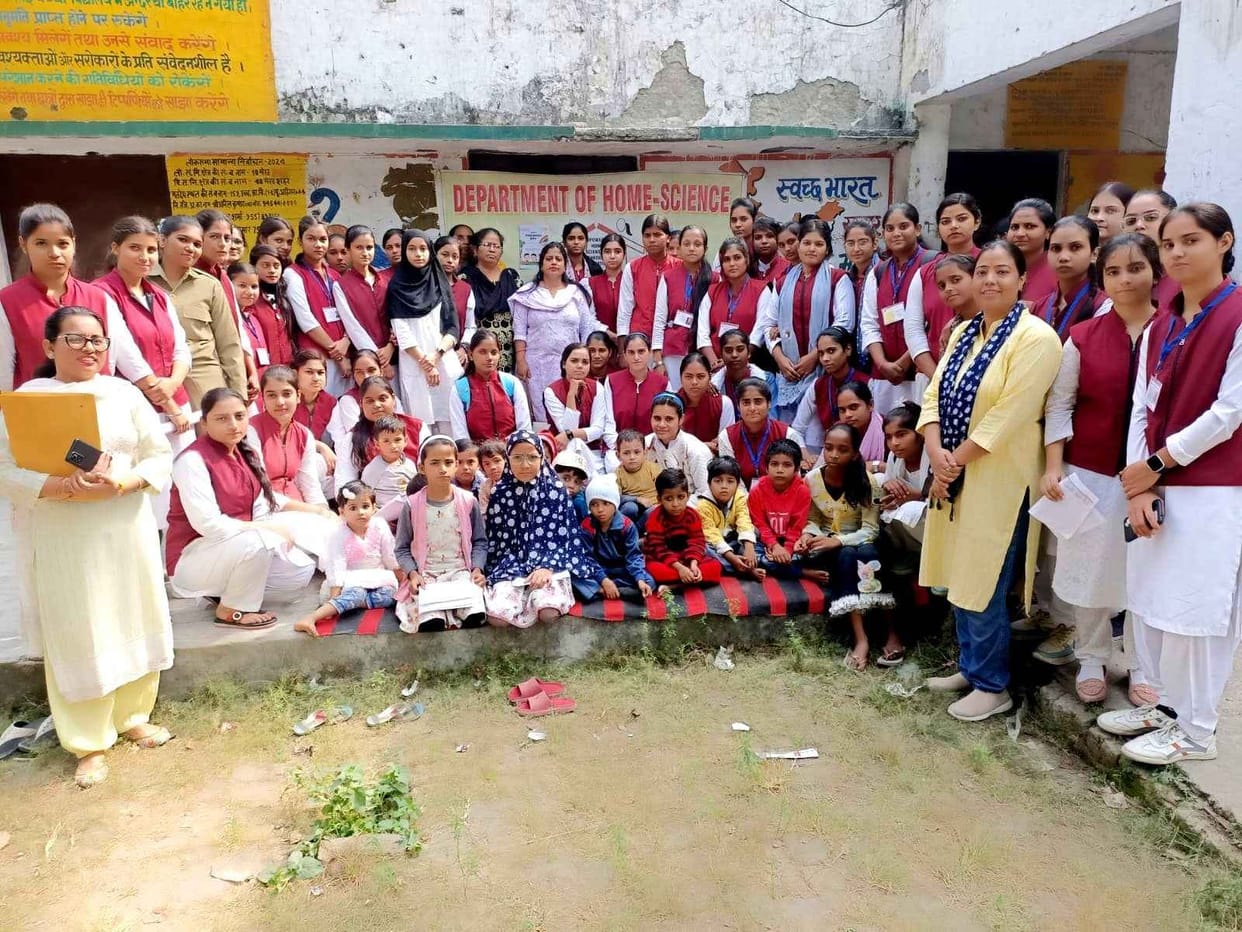 Stalls set up in schools, teachers gave gifts to children