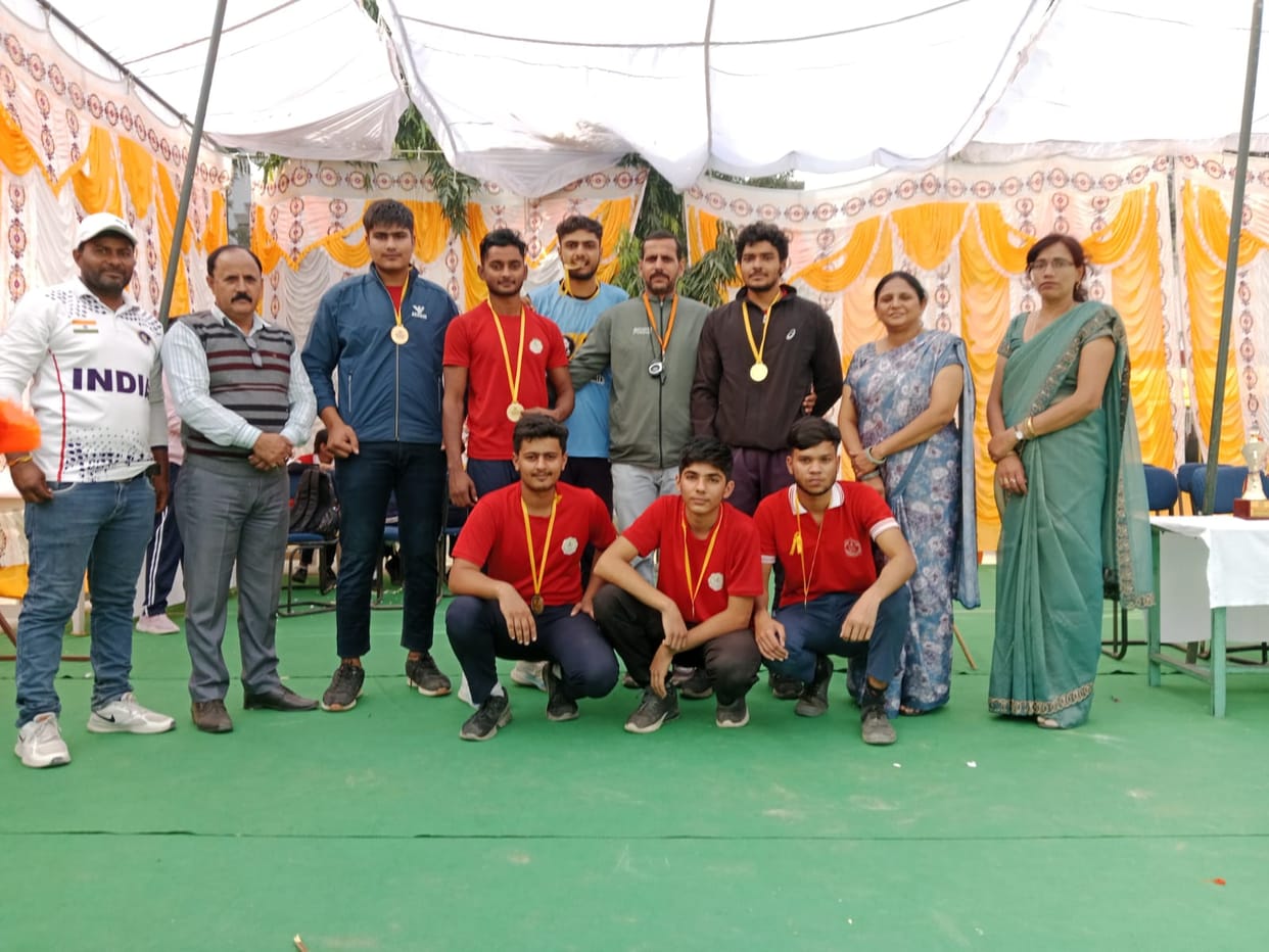 Sarika and Deepesh won in 1600 meter race