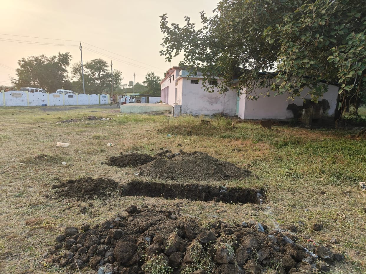 Sagar People came to bury the dead body in the government school premises
