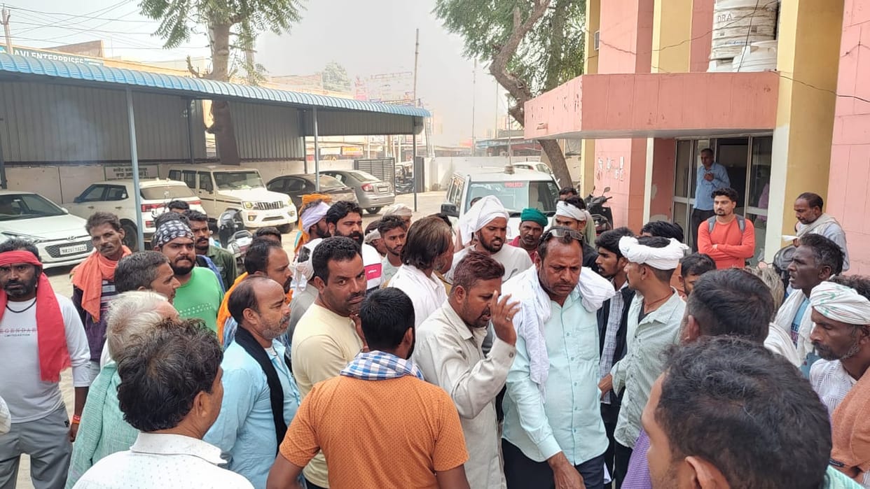 Market workers upset due to 24 to 36 hours of work, ruckus in market committee