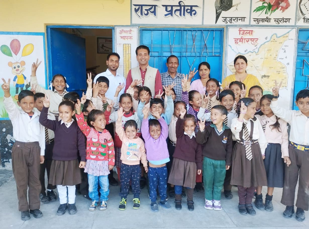 Divya Chaudhary in Hindi calligraphy and Diya Chaudhary first in English.
