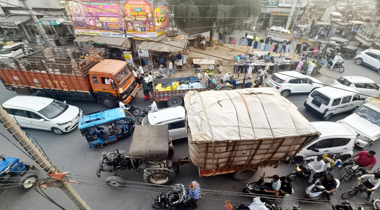 Traffic jam at many places in Ellenabad, people worried