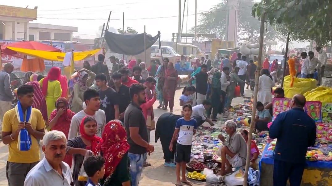 Devotees take a dip of faith on Kartik Purnima