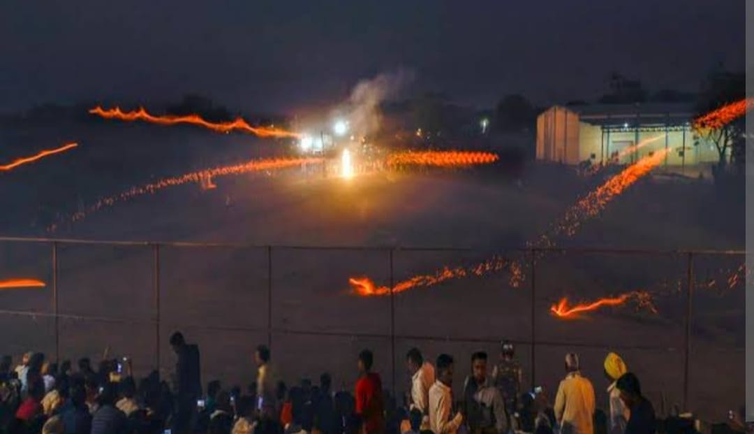 8 people injured in fireworks during Harihar Milan... 4 riding 'hingot' and 1 arrested with knife