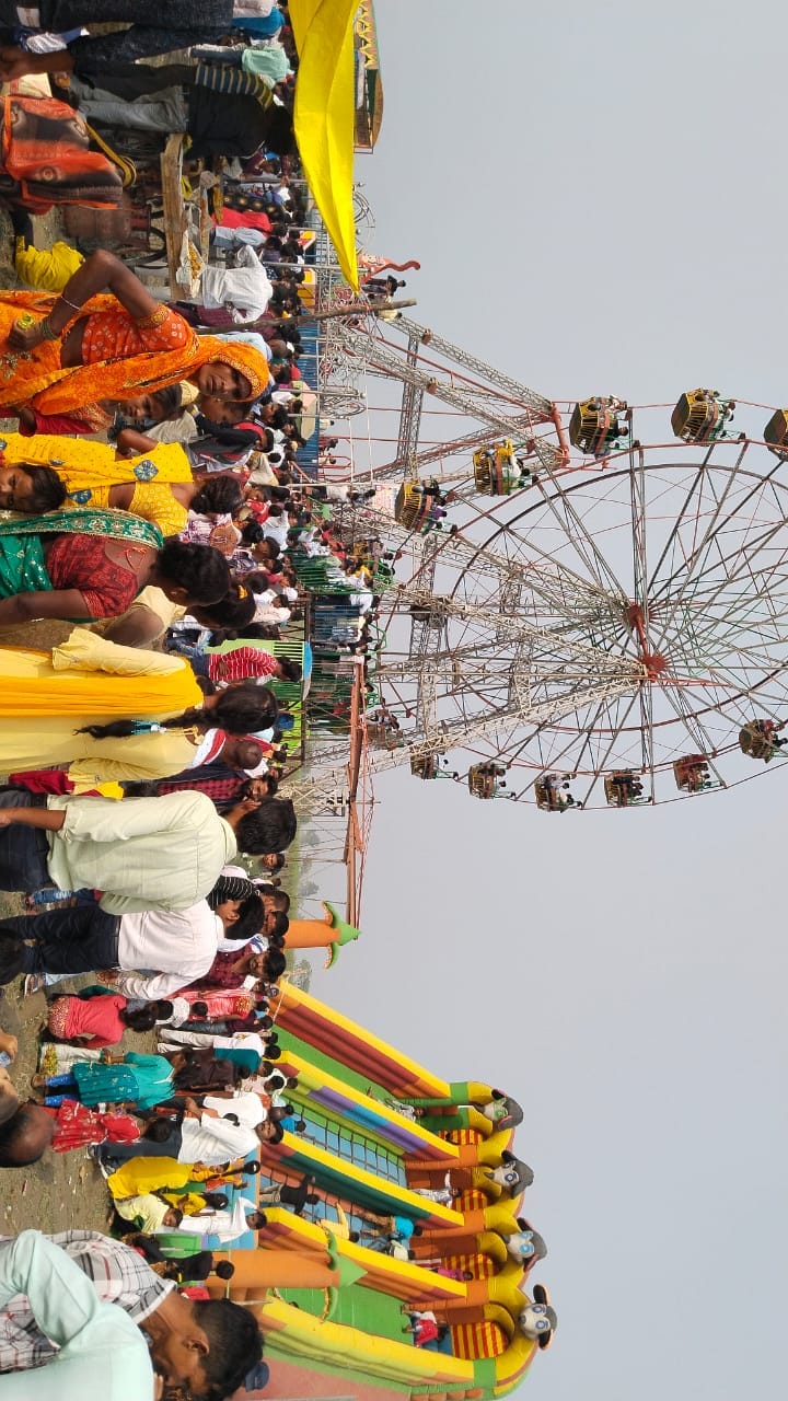 Crowds gathered at Thuthwa fair, lots of shopping done
