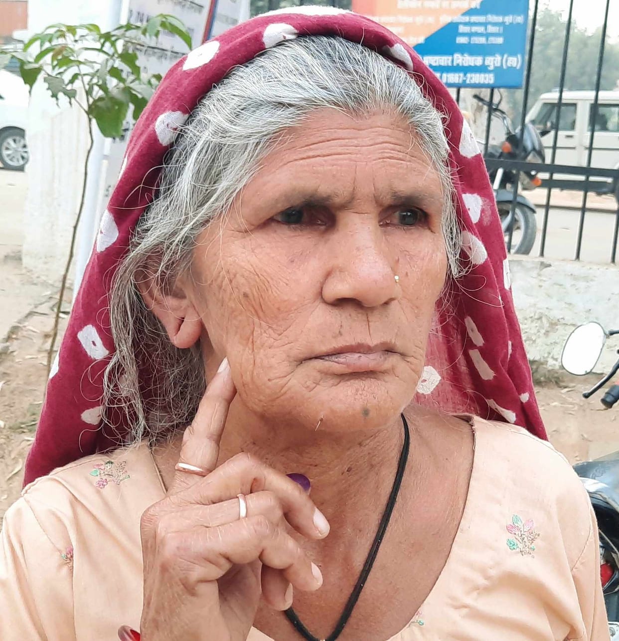 Earrings snatched from elderly woman, police detained suspect