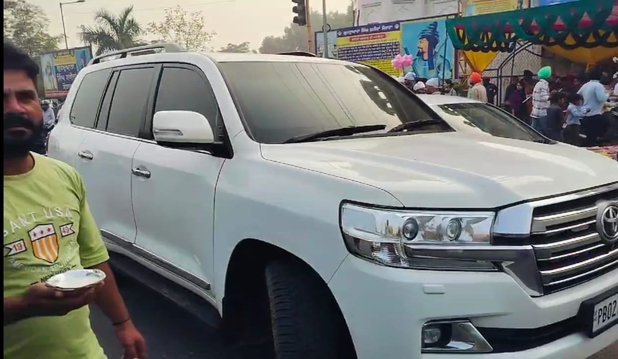 Singer Mankirat Aulakh challaned for langar by playing hooter on black film and non-pollution car